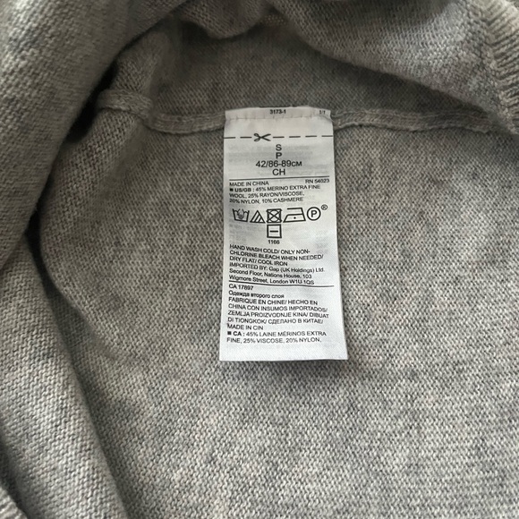 Banana Republic Cashmere Wool Blend  Women's Sweater - Picture 7 of 7